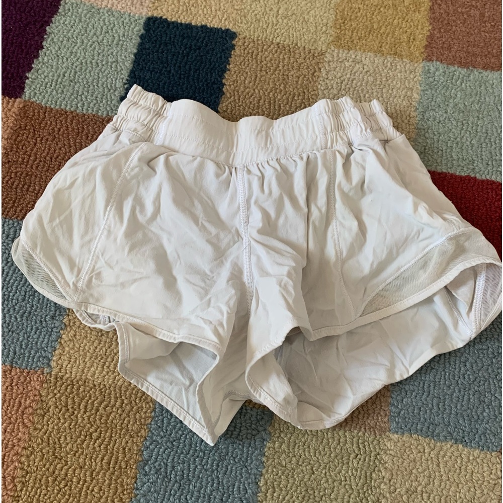 Lululemon Hotty Hot shorts 2.5 inch
